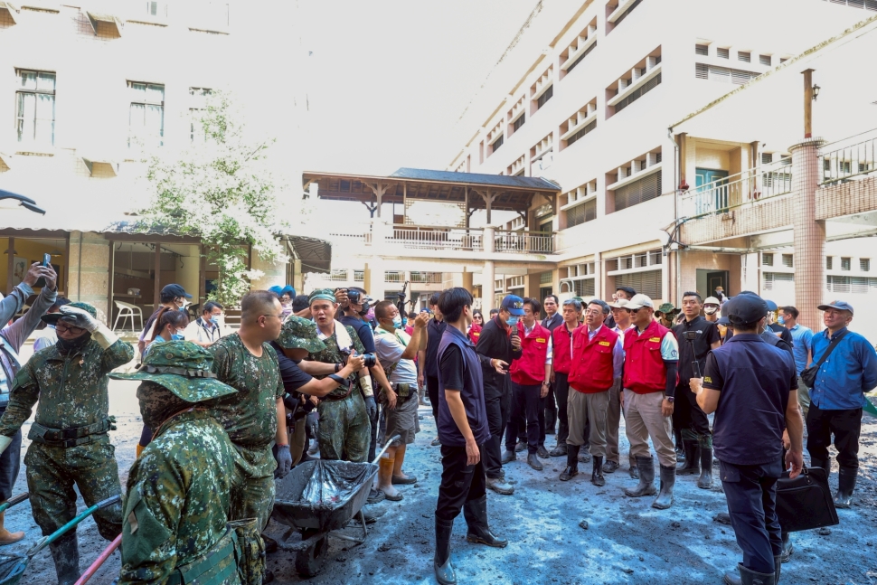 赴花蓮視察災後復原進度 卓揆：全力調度各項人力、車輛及機具因應地方需求