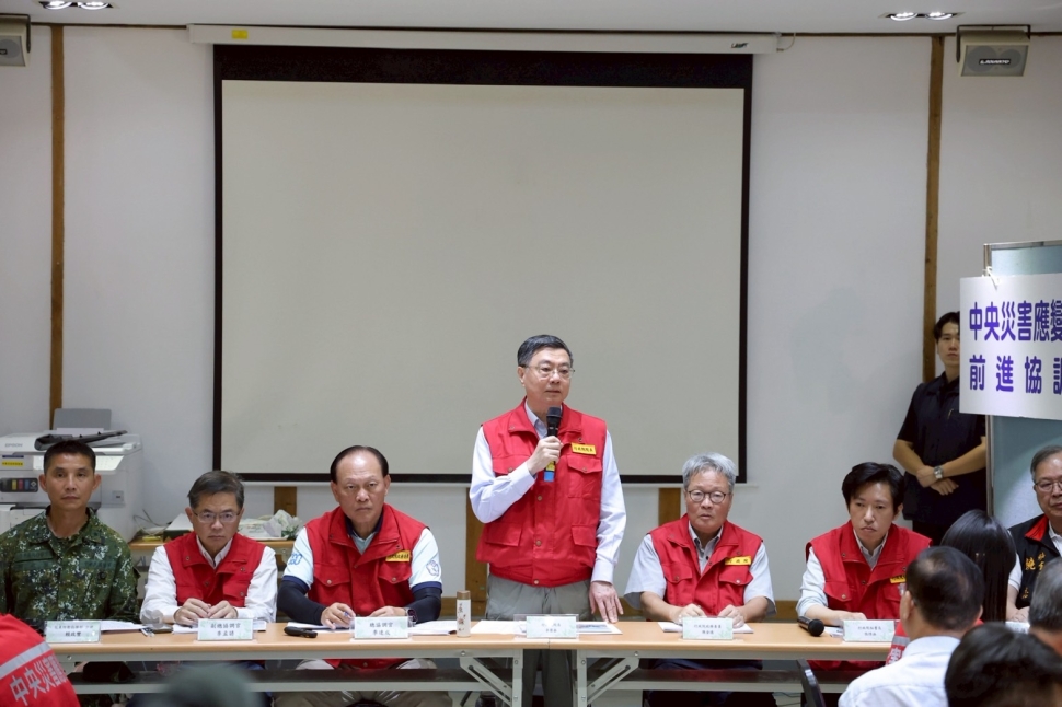 卓揆三度赴花蓮勘災 指示以200億元為基礎覈實編列災後重建特別預算、成立東部國土安全韌性專案小組、農田再生復育專案小組