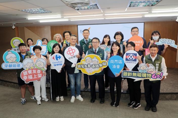 買得到也吃得到！黃偉哲攜手通路啟動「銀髮友善專區」 打造樂齡無礙城市