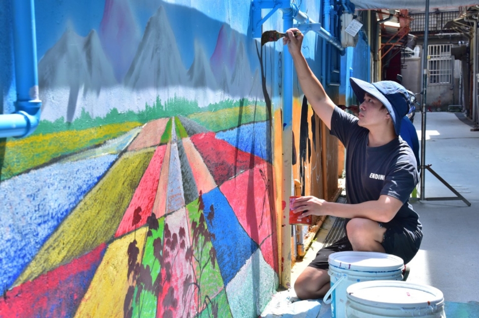後巷變彩繪秘境！中市水利局推動污水接管結合環境美化
