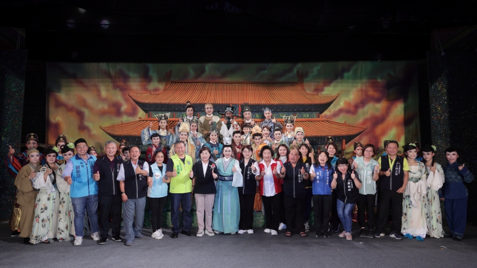 《曹國舅》吸引近5000人共度雙十節！ 「台中傳藝巡演」明華園總團大里精彩演出