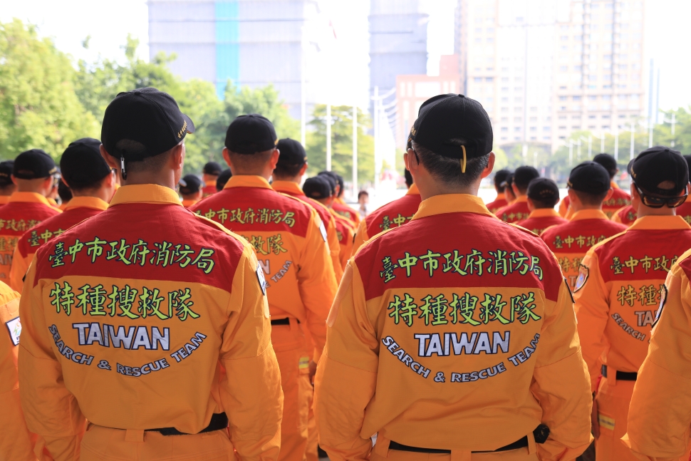 支援花蓮救災歸來即投入評測！台中特搜隊挑戰重型認證 盧市長授旗勉勵：提升救援量能、守護市民