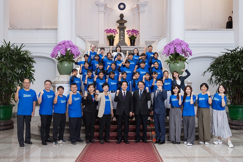 總統接見「貝比魯斯聯盟U16女壘賽」冠軍北投國中代表隊　期勉勇敢追夢以展現臺灣堅韌耀眼實力