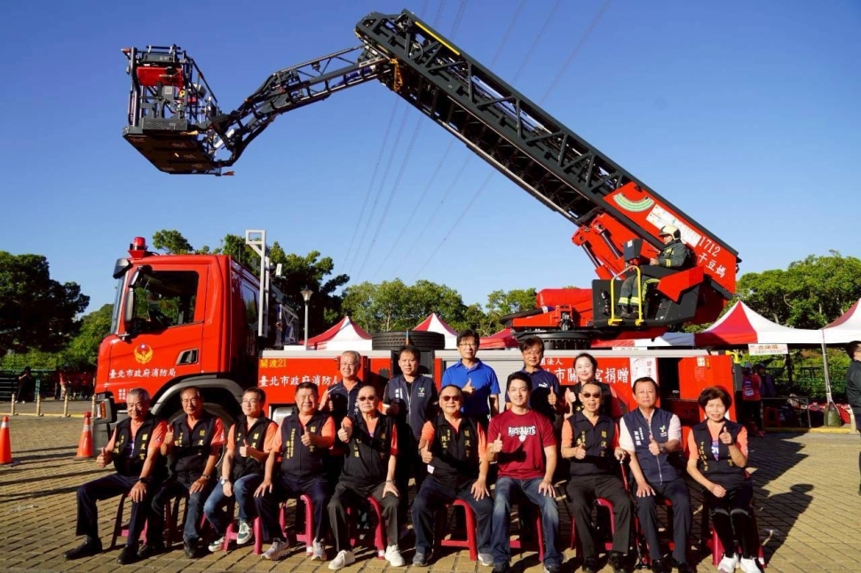 出席關渡宮媽祖文化季 蔣萬安讚揚關渡宮捐贈雲梯消防車及花蓮災區重建金