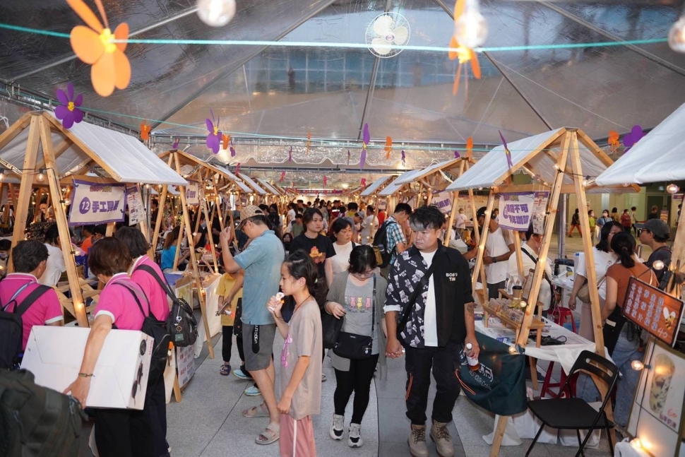 勞工局與民眾熱情支持身障者築夢