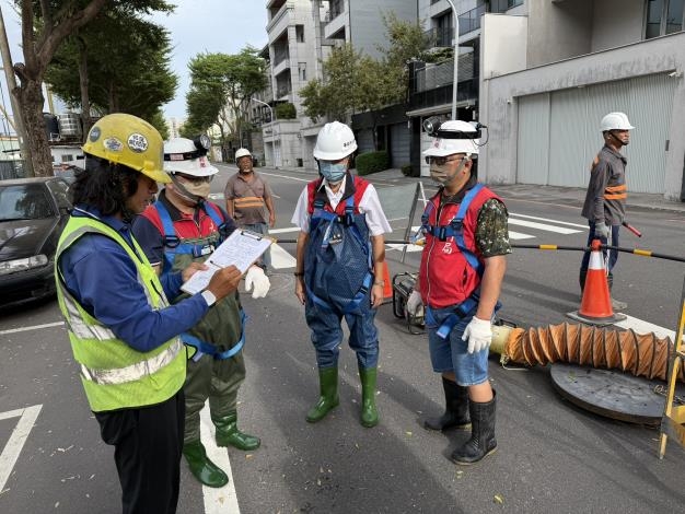 黃偉哲市長要求水利局落實清淤工作 確保下水道水流順暢