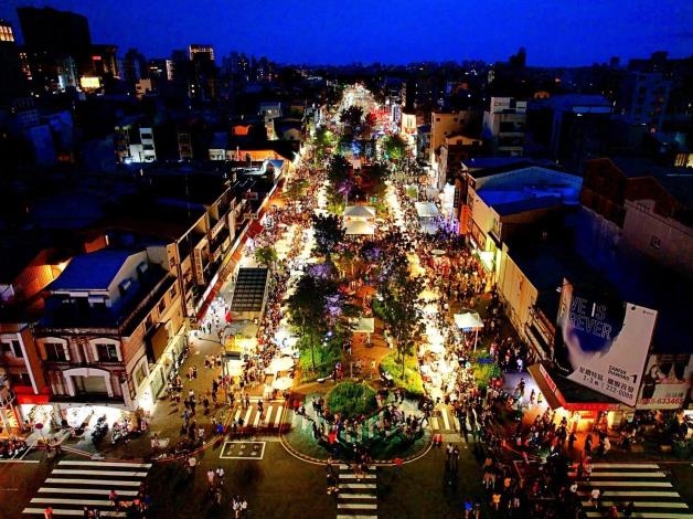 10月×鬼魅×驚奇×甜蜜 與萬神齊聚~同遊臺南商圈 跨界一起綠時尚