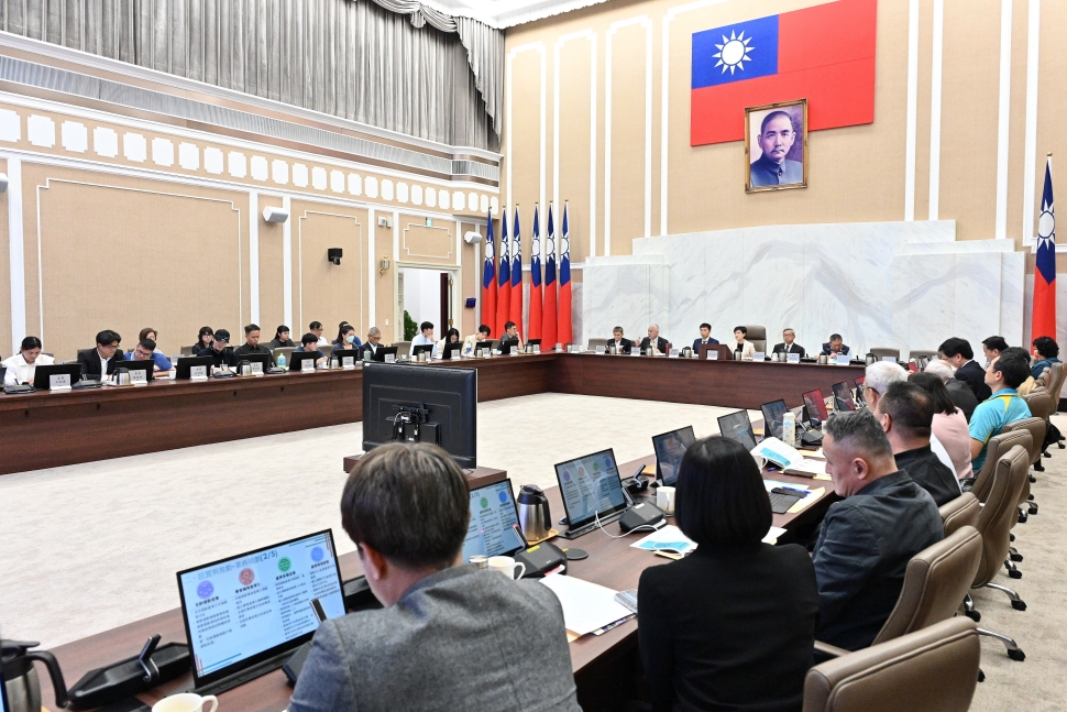 主持「體育暨運動發展部諮詢小組」第6次會議 鄭副院長：推動運動產業健全發展 完善運動組織治理機制保障運動員權益