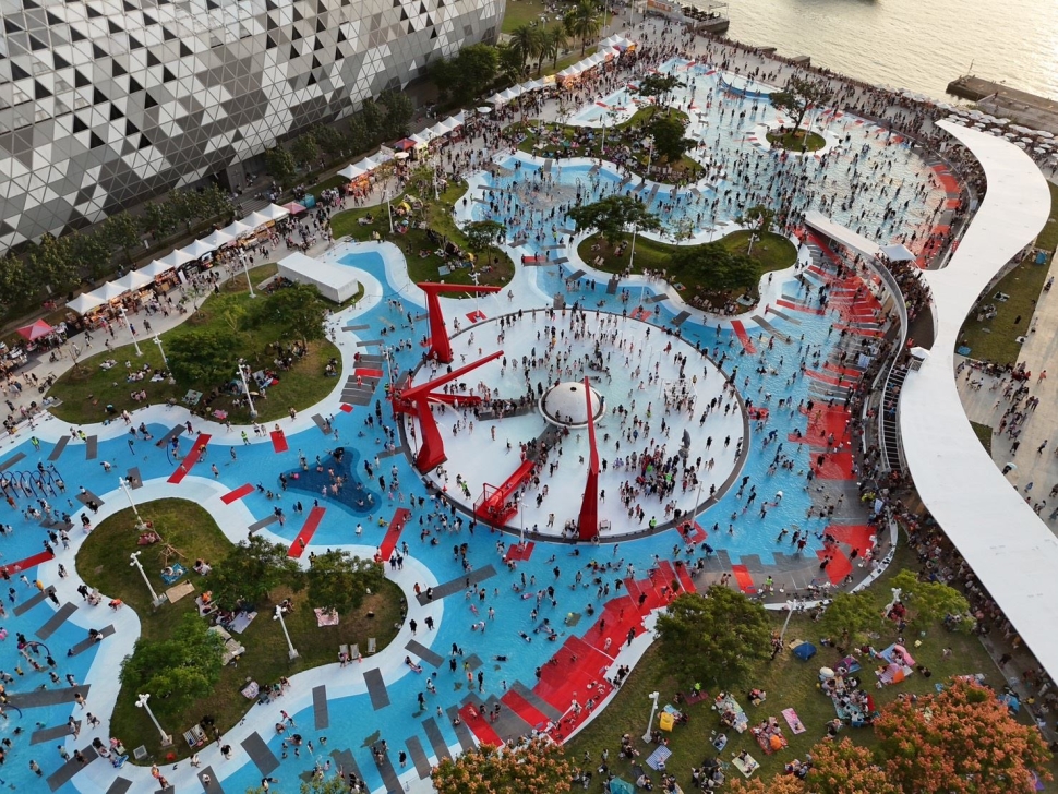 星光水岸公園試營運湧5萬人次 戲水新地標深獲好評