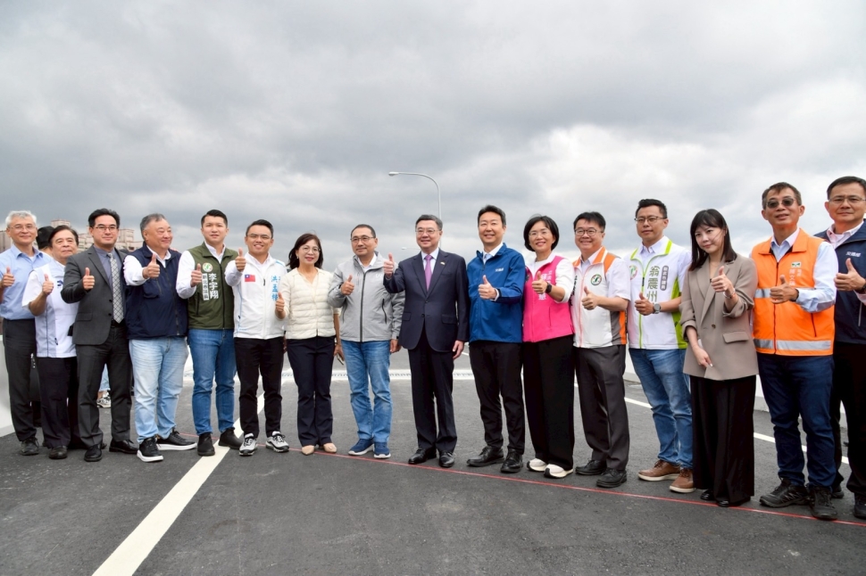 新北泰山轉接道至北出匝道提前完工通車 卓揆盼如期如質推動後續交通工程 提供更順暢交通服務