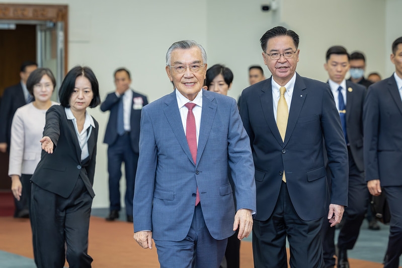 APEC領袖代表林信義啟程赴韓國出席年會　盼分享我國特色及優勢以促進交流合作　提升臺灣在APEC的地位