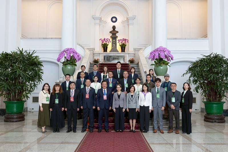 副總統肯定優良商人得獎者典範精神　盼共同因應國內外諸多挑戰持續穩健發展