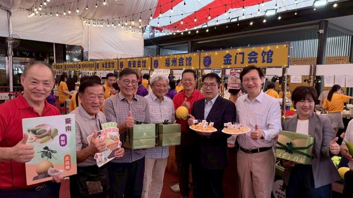 旋風快閃新加坡推廣洋香瓜與大白柚 黃偉哲積極把台南優選鮮果送入星國家庭