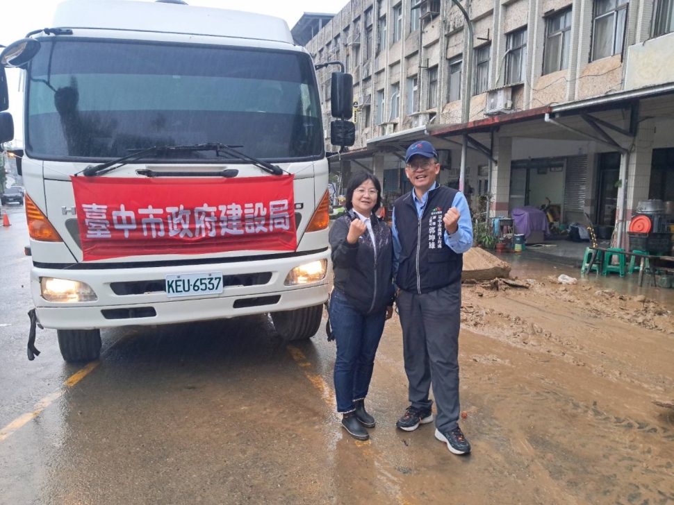 「台中隊」夜雨中持續搶修 蘇澳地方鄉親及議員感謝不斷！