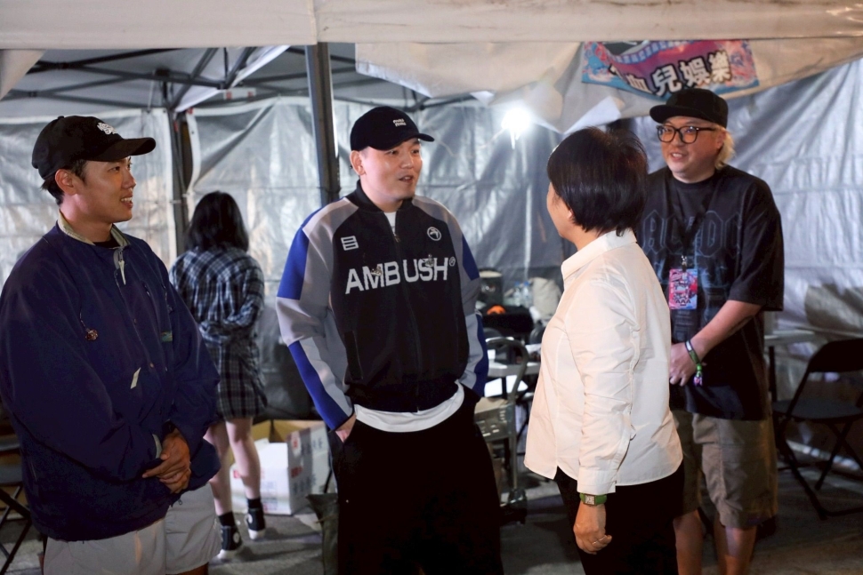 盧市長探班玖壹壹送美食打氣！「南北貳路音樂節2025」11/15、16台中中央公園熱力開唱