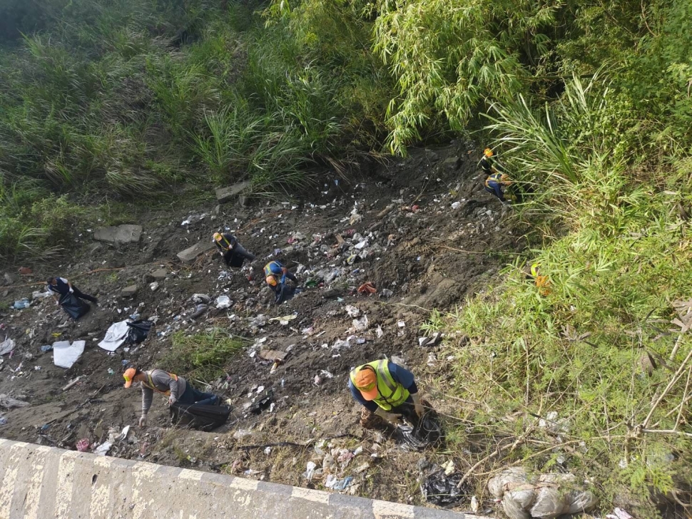 環保局火速清理月世界垃圾 檢警掌控嫌疑人擴大偵察