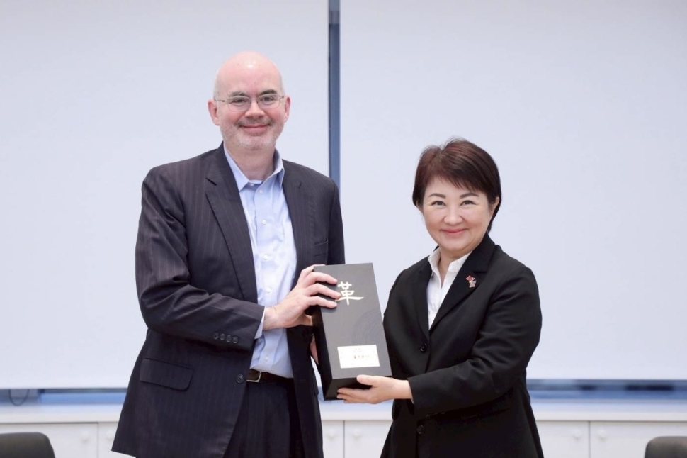 AIT谷立言處長拜會中市府 盧市長盼持續合作深化台中與美國經貿文化各領域交流