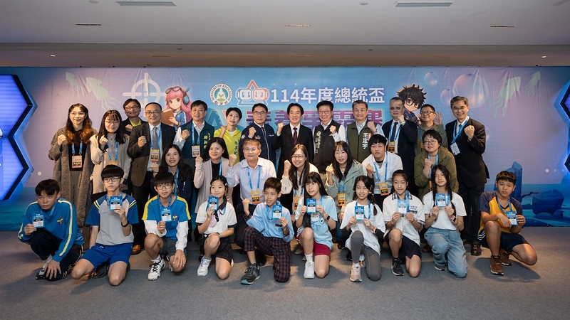 總統肯定臺灣年輕世代的科技潛力與創造力　親頒「總統盃AI素養爭霸賽」獎項