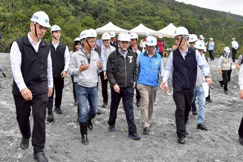 視察花蓮馬太鞍溪橋重建及左岸堤防搶修進度 卓揆：中央地方加大力道推動堤防、橋梁與道路工程 提供花蓮鄉親更好生活