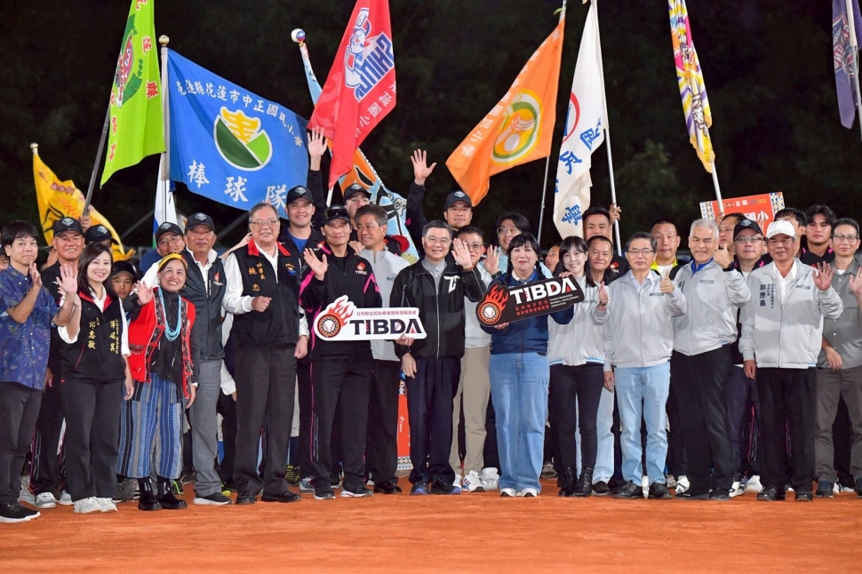 出席原棒協關懷盃開幕 卓揆：持續培育更多優秀棒球選手 為臺灣爭取更大榮耀