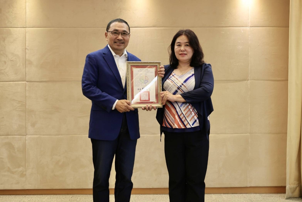 為族語教育注入活力！新北市長侯友宜特頒原民語言與教育委員族語聘書