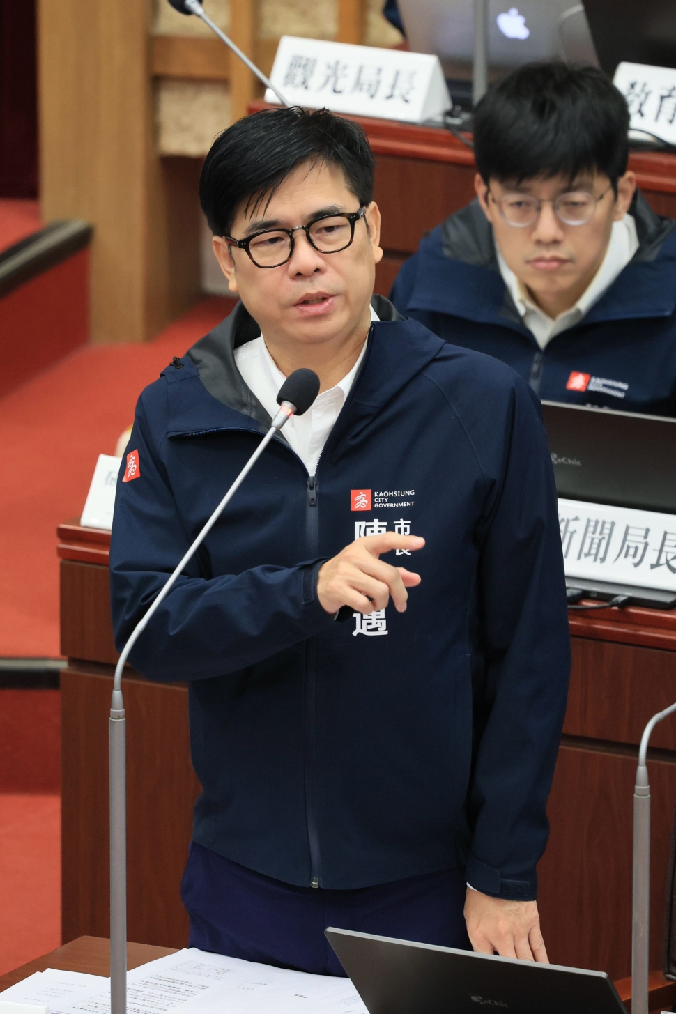 議員關注長照推動現況 陳其邁：同步強化人力與預算資源 兼顧服務量能與品質