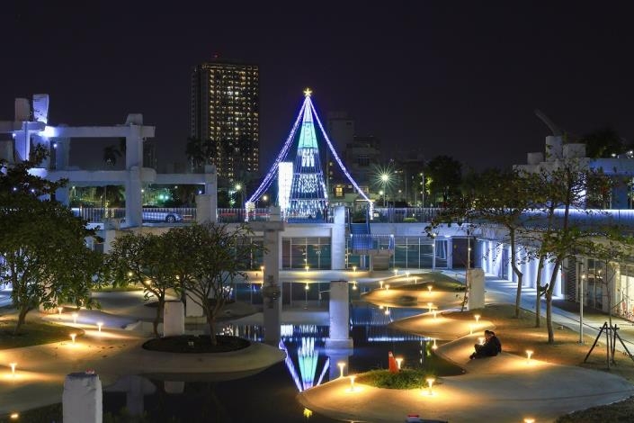 2025臺南聖誕燈節溫暖點亮 光與雲交織的冬日奇幻旅程正式登場