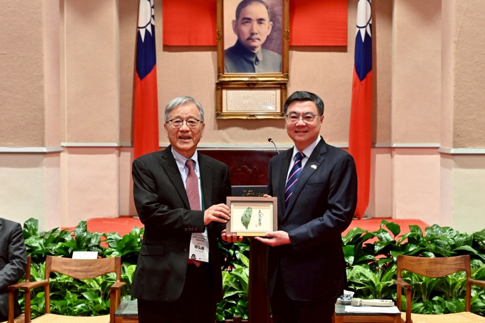 接見「北美各地臺灣會館、臺灣中心暨臺灣協會回國訪問團」 卓揆籲海內外民眾團結一致 共同維護國家穩健發展