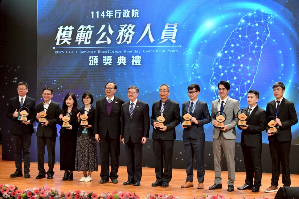 頒獎表揚114年行政院模範公務人員 卓揆期勉將服務國人視為志業 推動更多福國利民政策