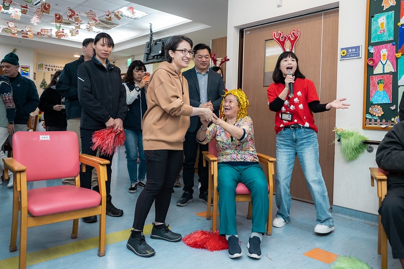 副總統赴宜蘭慰勞救災英雄及關懷長者照護