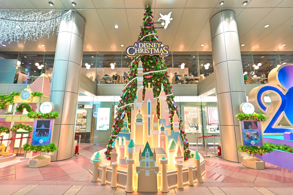 「2025繽紛耶誕玩台北」點亮璀璨臺北城！ 一起走進臺北東區，漫步絢爛燈海間，集章抽百貨好禮！ 「來台北有購嗨 消費歡樂抽」 獨得千萬現金等您抽！