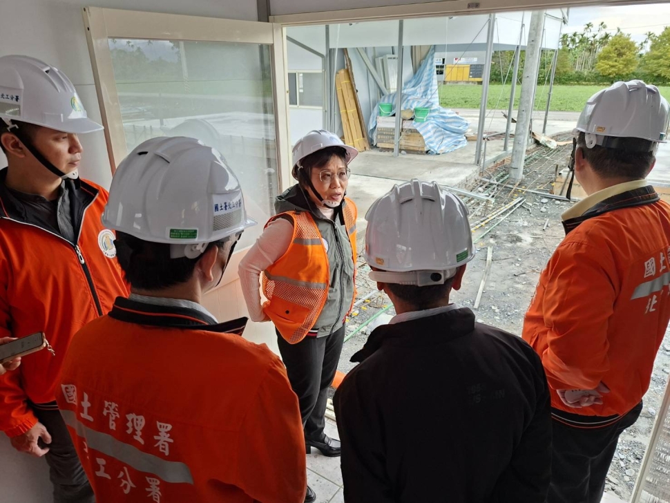 花蓮馬太鞍溪堰塞湖災後重建 劉世芳關心中繼屋施工進度 預計115年1月即可入住