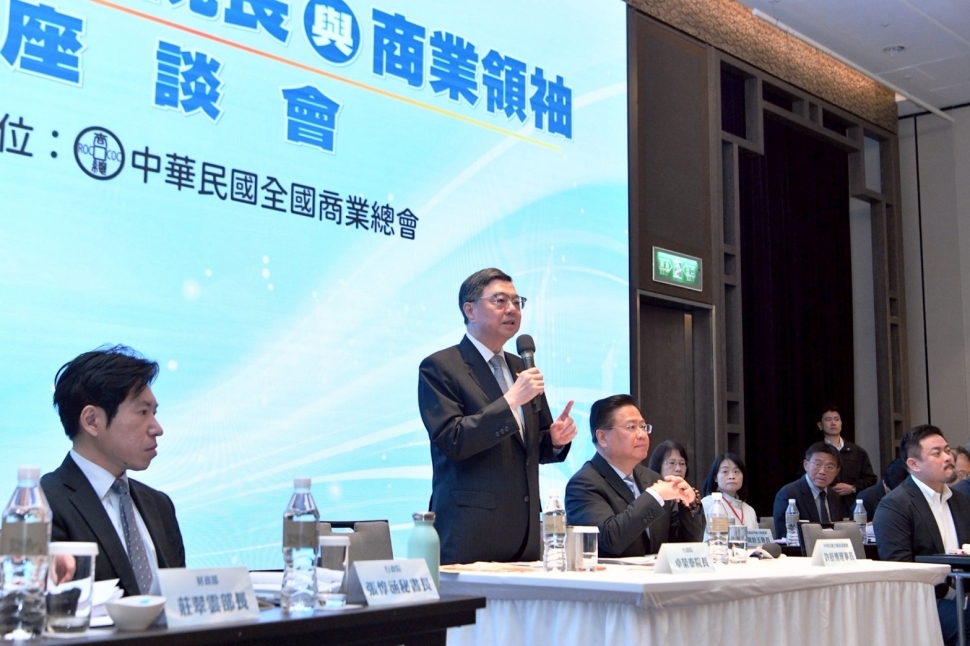 出席商業領袖座談 卓揆：政府「在動盪中平衡，在衝突中進步」 為產業提供最大支持與協助