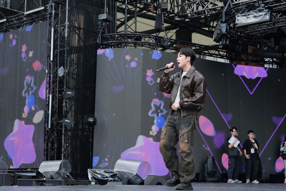 巨星耶誕演唱會彩排直擊 卡司表演舞臺設計搶先看