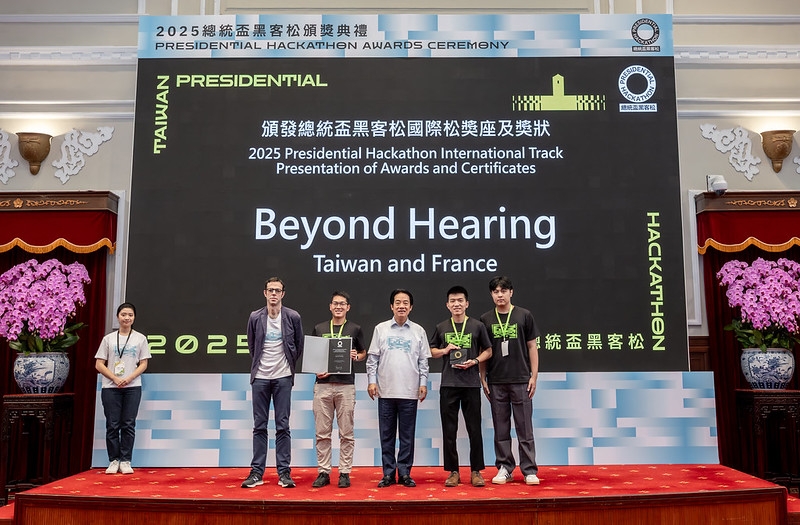 總統親頒黑客松獎項　盼以數位驅動轉型、以協作實現淨零願景　攜手打造智慧永續的美好未來