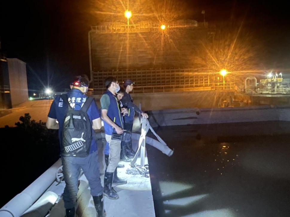 環檢警調聯手查獲排放有害泥漿廢水 剷除污染蘆竹海岸淤泥元凶