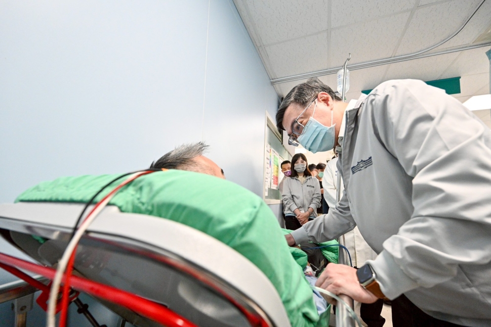 慰問北捷隨機襲擊事件傷者及家屬、聽取專案報告 卓揆：速查明事件真相 重建社會溫暖安心