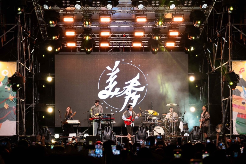 6萬人狂歡週一聖誕派對！美秀集團三度開唱高雄聖誕生活節 「心願放大卡」助攻百貨買氣發威