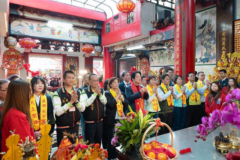 總統赴彰化溪湖永安宮及福安宮參香　祈願臺灣社會安定、人民平安