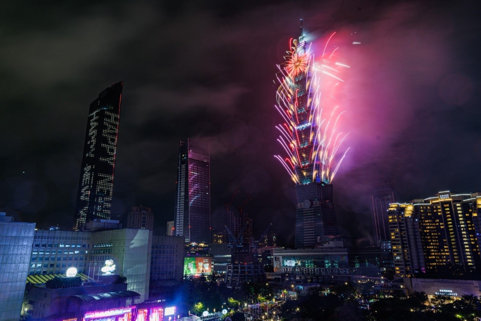 北市府升級維安守護跨年夜「臺北最High新年城」圓滿落幕 臺韓巨星齊聚　20萬人共迎2026