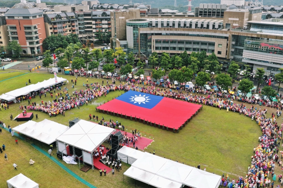桃市元旦升旗典禮拋勝利彩帶　張市長：共同為中華民國打拚