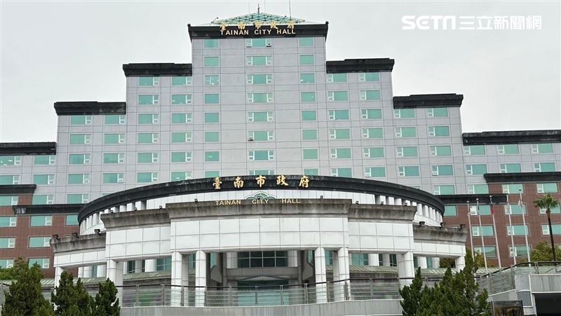 配合《地方制度法》修正，臺南市政府完成人事布局，姜淋煌出任副市長、林榮川出任副秘書長，將於1月12日正式就任