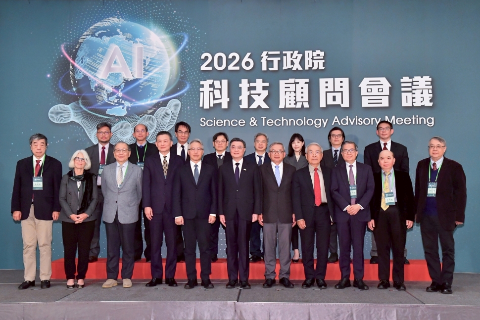 出席2026科技顧問會議閉幕 卓揆：落實五大策略建言 推動各項前瞻科技與AI應用落地