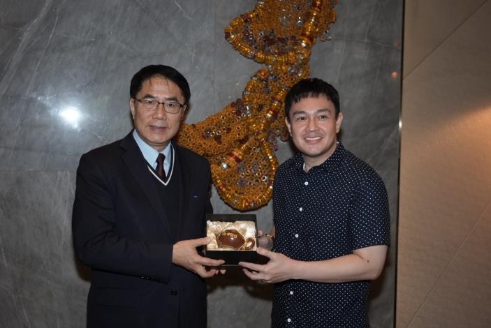 不忘在菲老朋友 黃偉哲訪菲與姊妹市加美地市簽署增進瞭解備忘錄