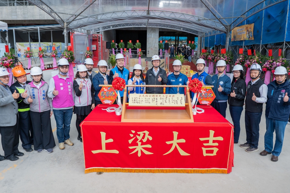 正光路公辦都更上梁暨社宅樣品屋開箱　張市長：打造高品質宜居示範社區