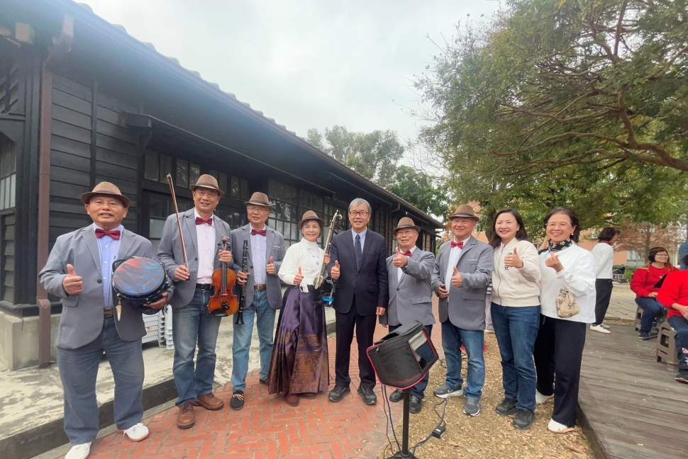 教育部長鄭英耀訪視苗栗縣學校，支持從幼到老的全齡教育學習環境