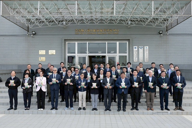 訪視亞創中心無人機國家隊　副總統：無人機產製及採購需達百分之百非紅供應鏈　並逐步實現全面在臺生產