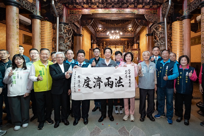 總統赴臺中松竹寺參香　盼立院速審總預算與國防特別條例　守護民眾安全、完善照顧體系