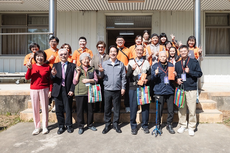 總統出席寒冬助老關懷活動　陪伴獨居長輩圍爐拜早年