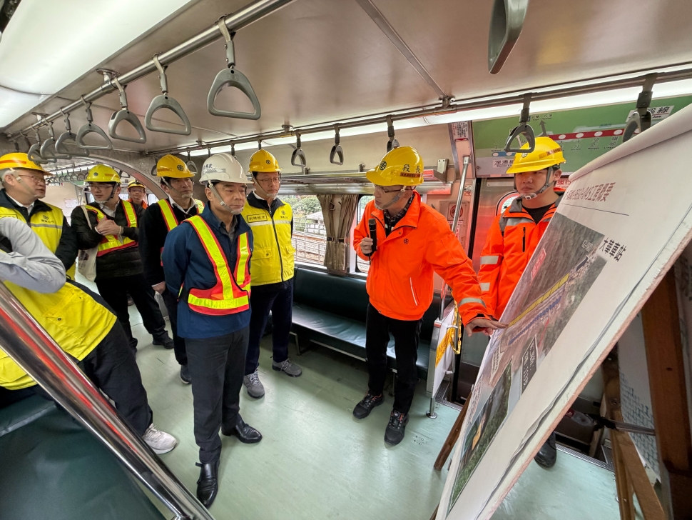 交通部伍勝園次長視察臺鐵平溪線災後復原進度，期許提前於1月31日復駛兼顧觀光與強化服務品質